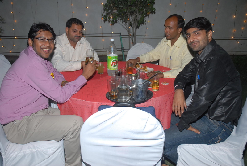 Lunch, Dinner, Cocktails and DJ - Entertainment